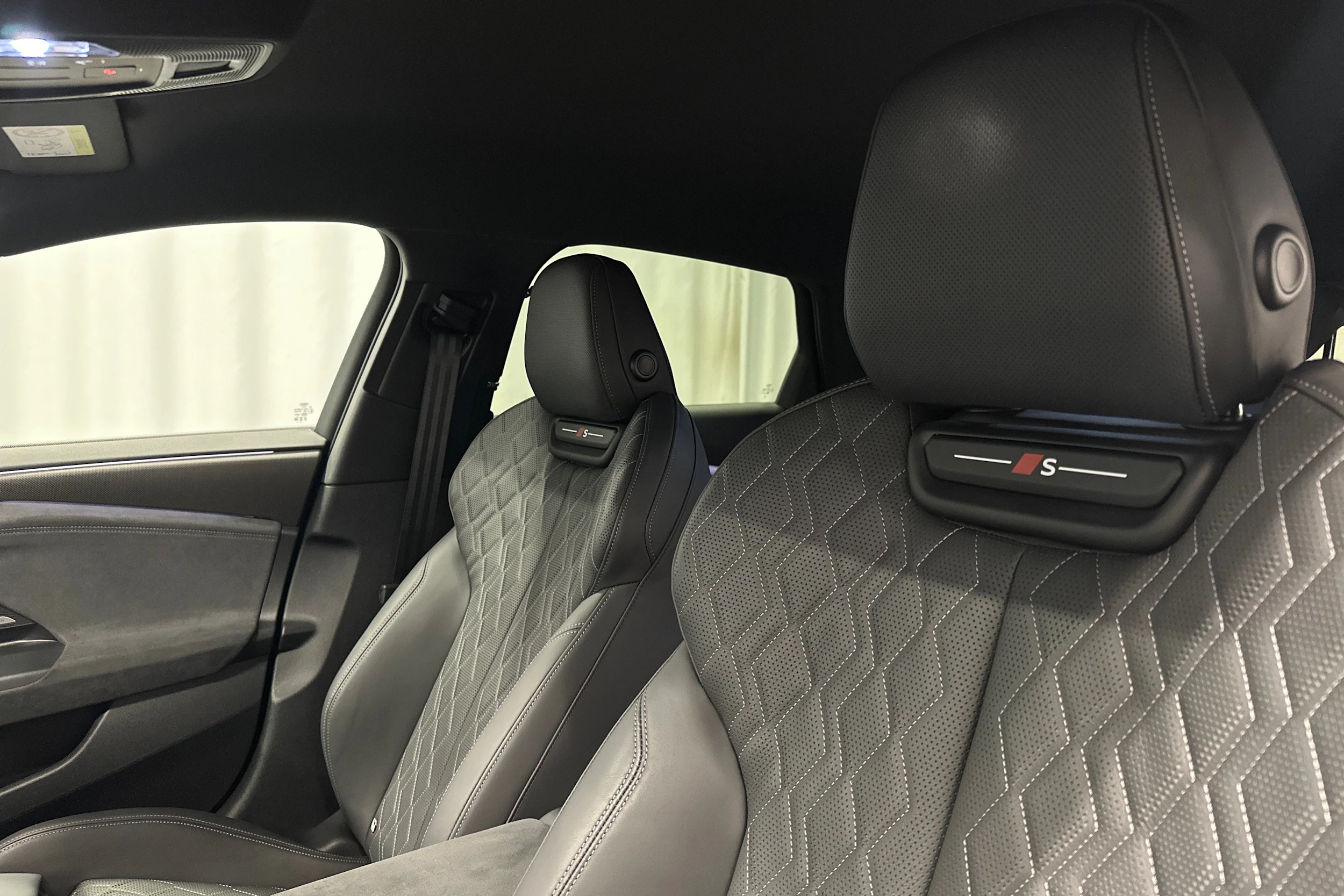sininen Audi S6 e-tron 2025 kuva 39.