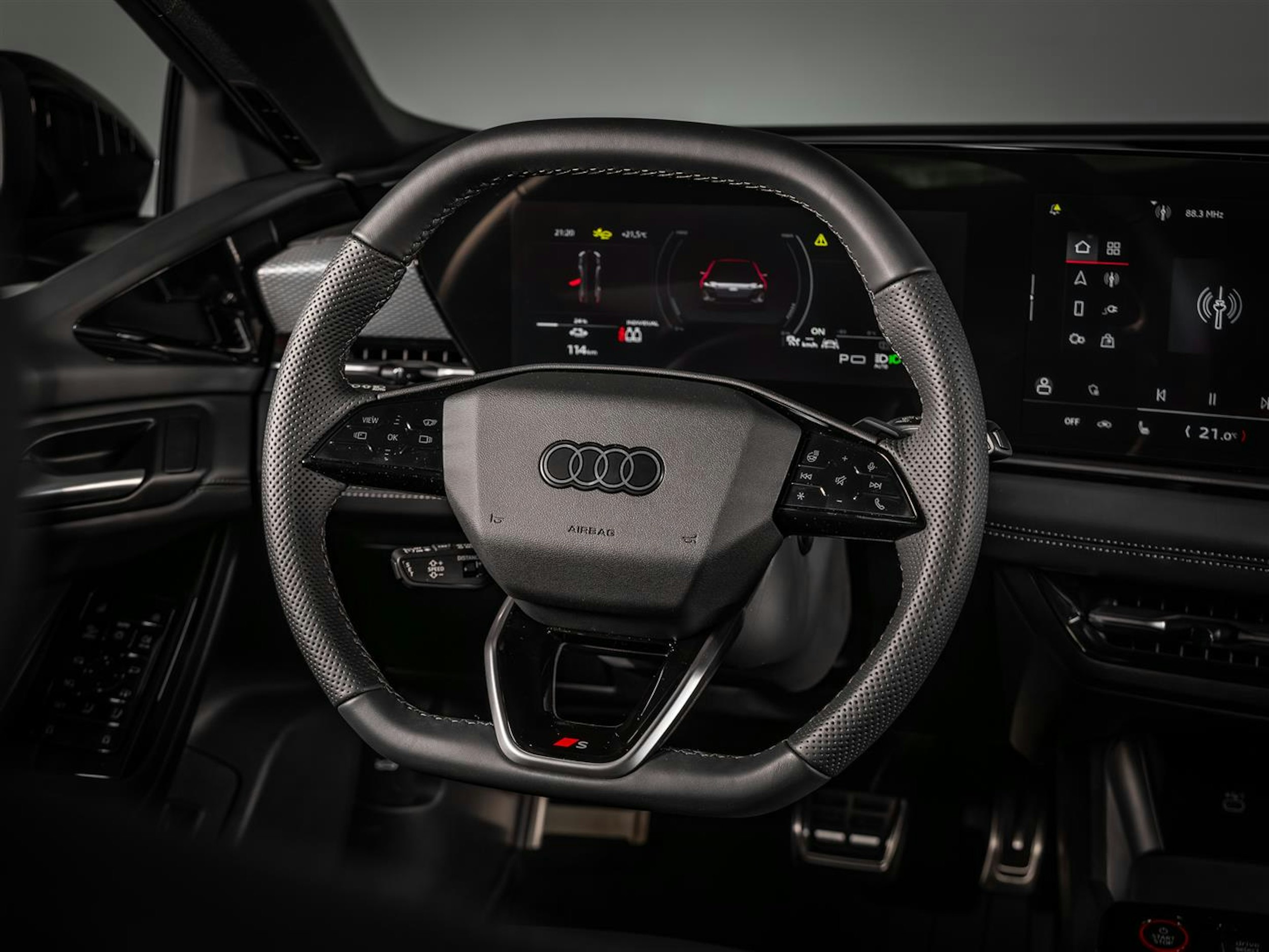 met. sininen Audi S6 e-tron 2025 kuva 17.