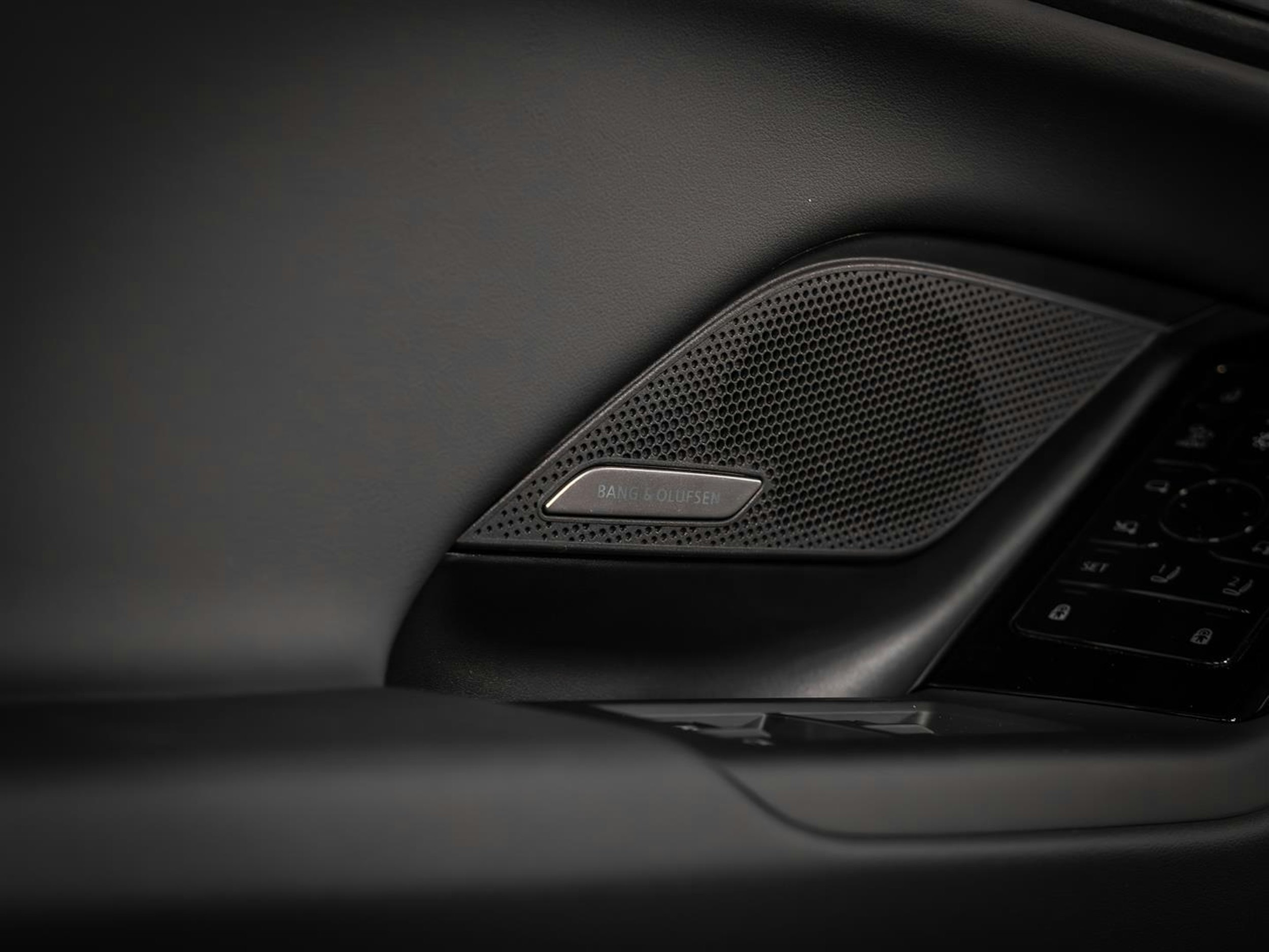 met. sininen Audi S6 e-tron 2025 kuva 19.