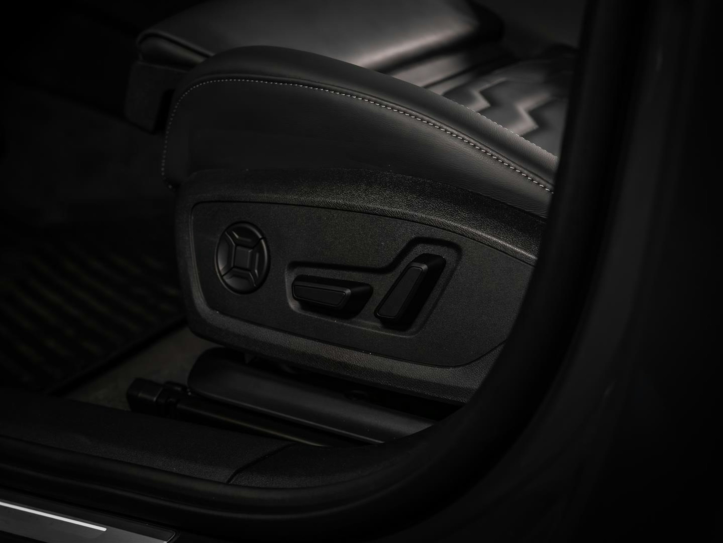 met. sininen Audi S6 e-tron 2025 kuva 20.