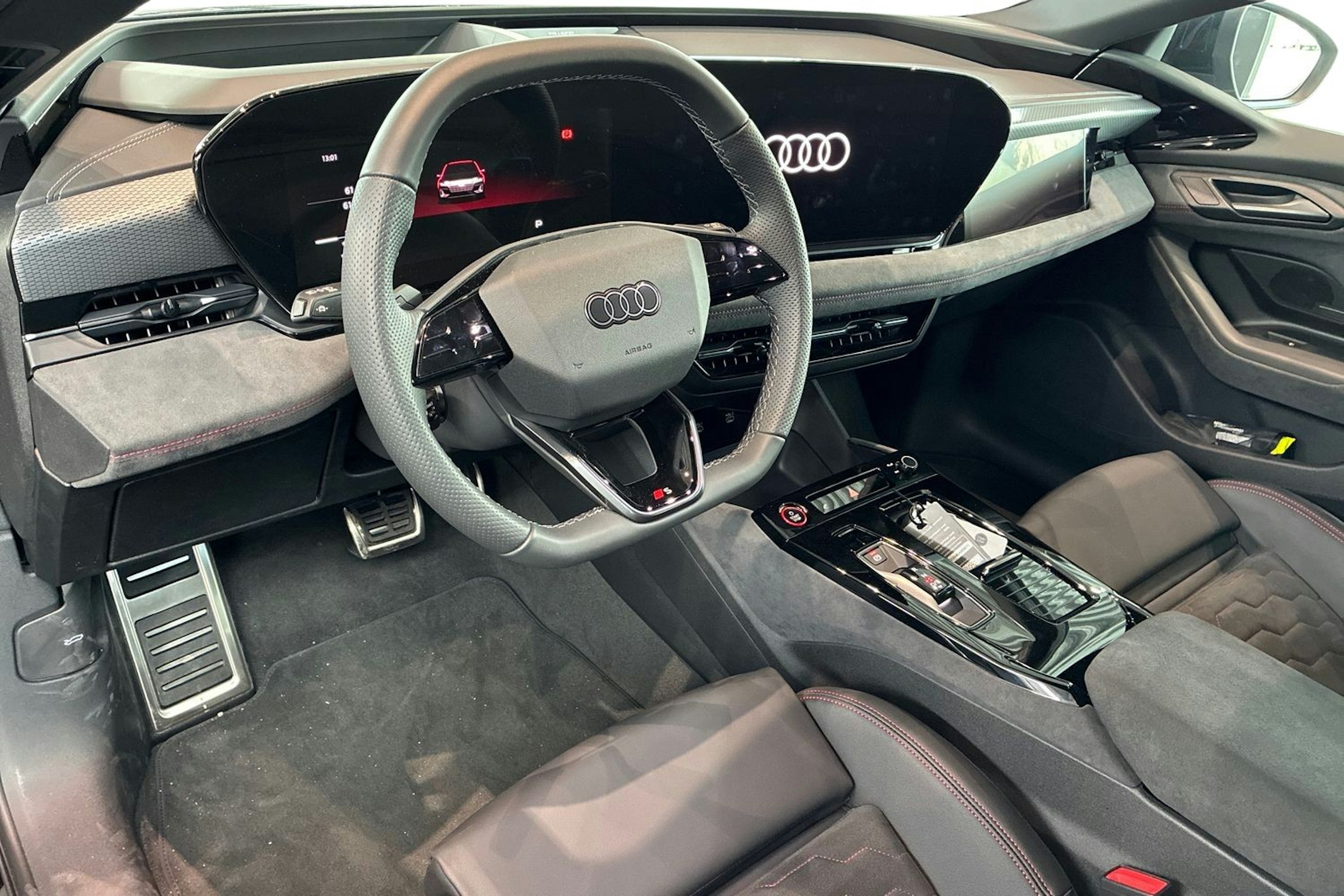 met. musta Audi S6 e-tron 2025 kuva 4.