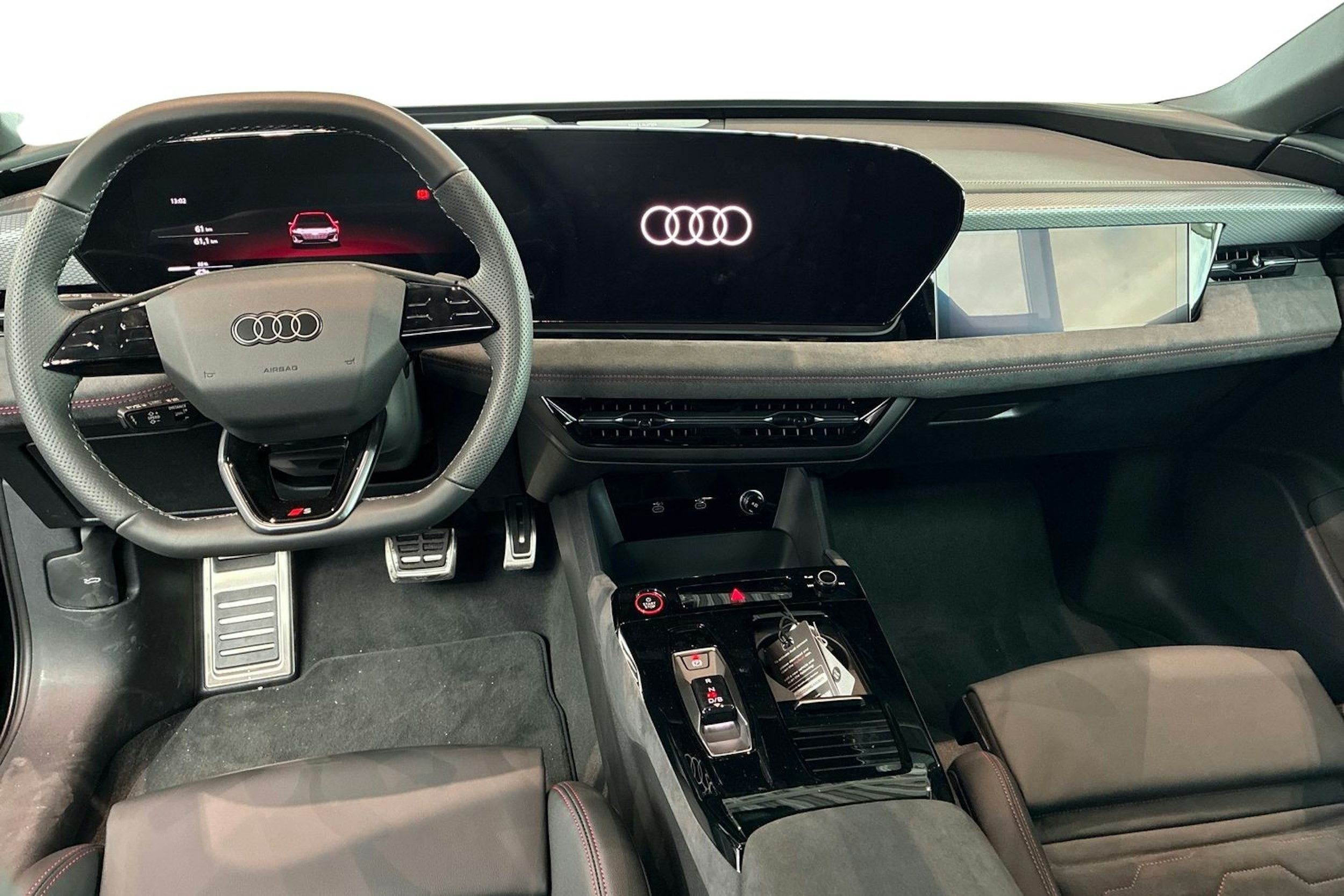 met. musta Audi S6 e-tron 2025 kuva 5.