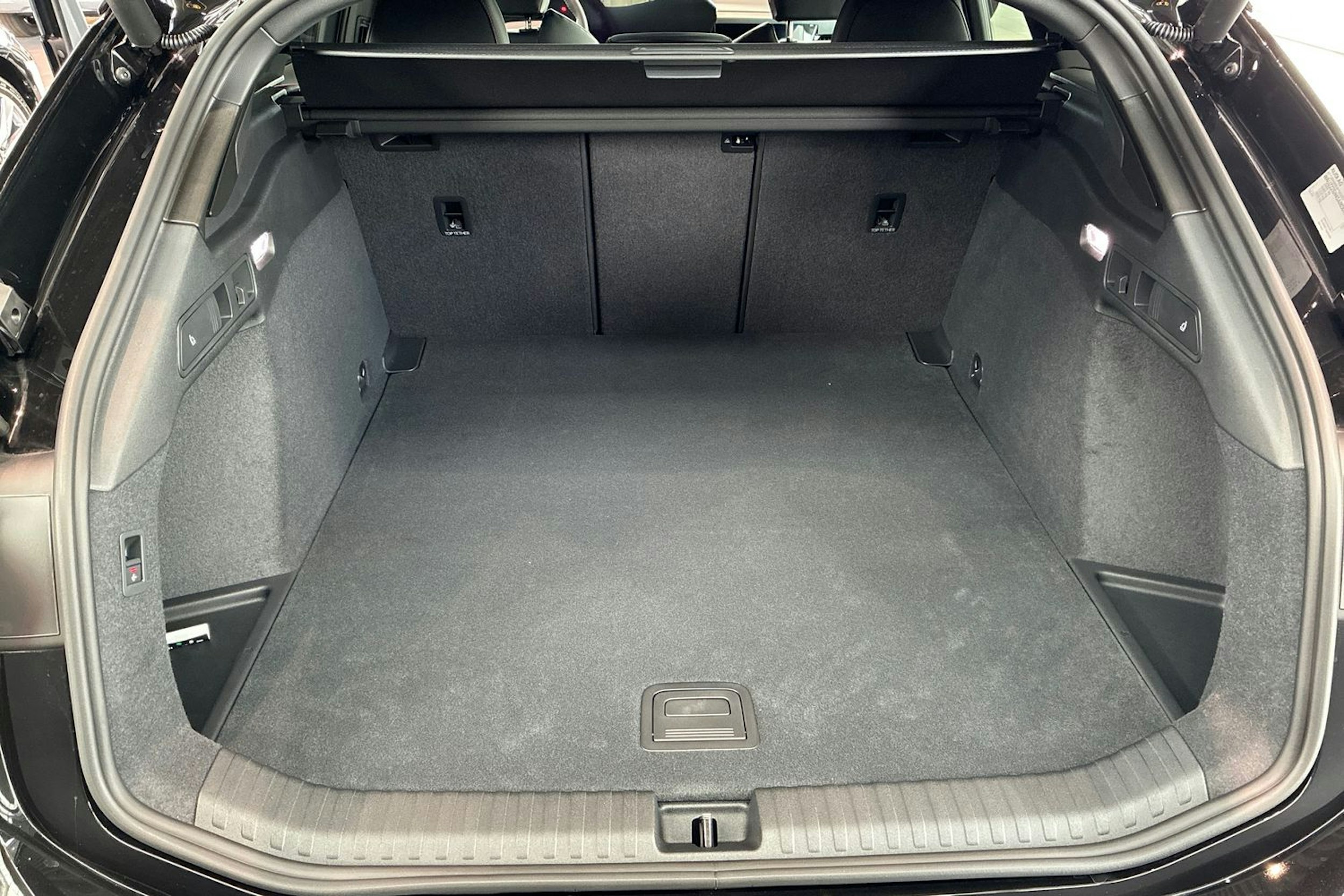 met. musta Audi S6 e-tron 2025 kuva 9.