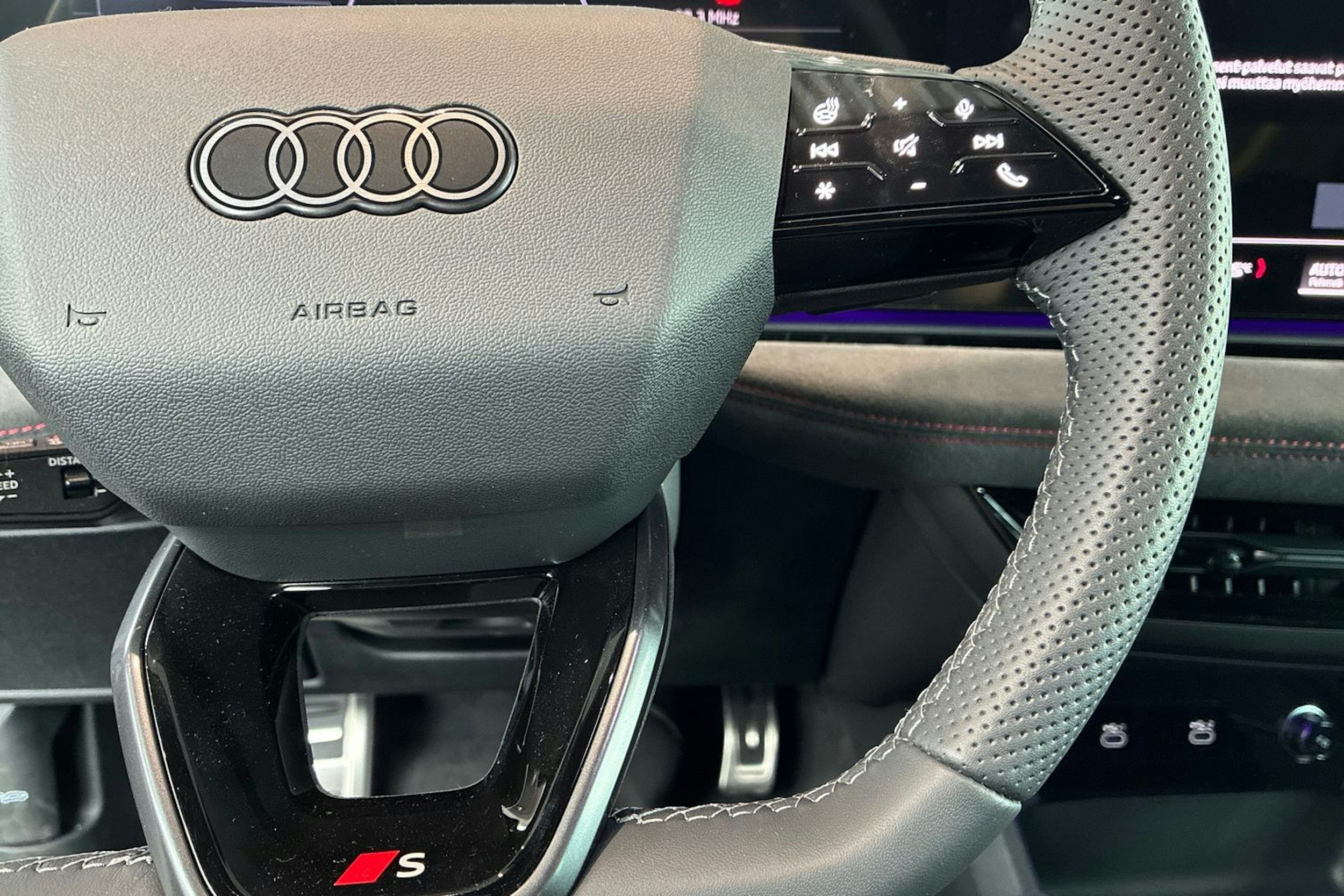 met. musta Audi S6 e-tron 2025 kuva 13.