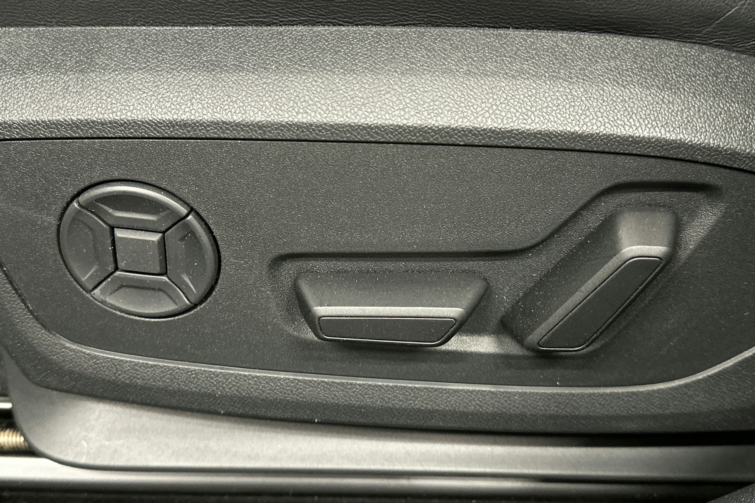 musta Audi S6 e-tron 2025 kuva 18.