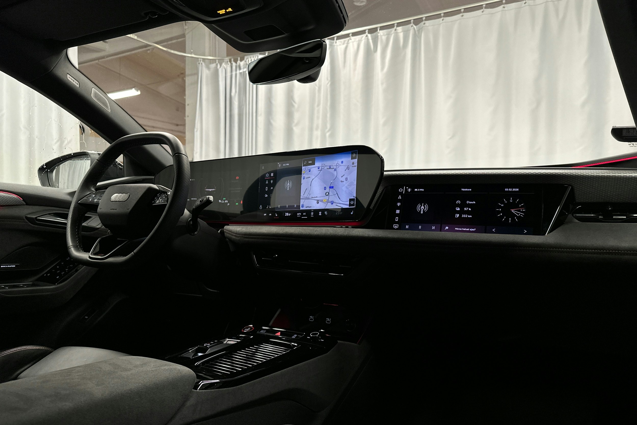 musta Audi S6 e-tron 2025 kuva 21.