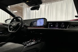 musta Audi S6 e-tron 2025 kuva 21.