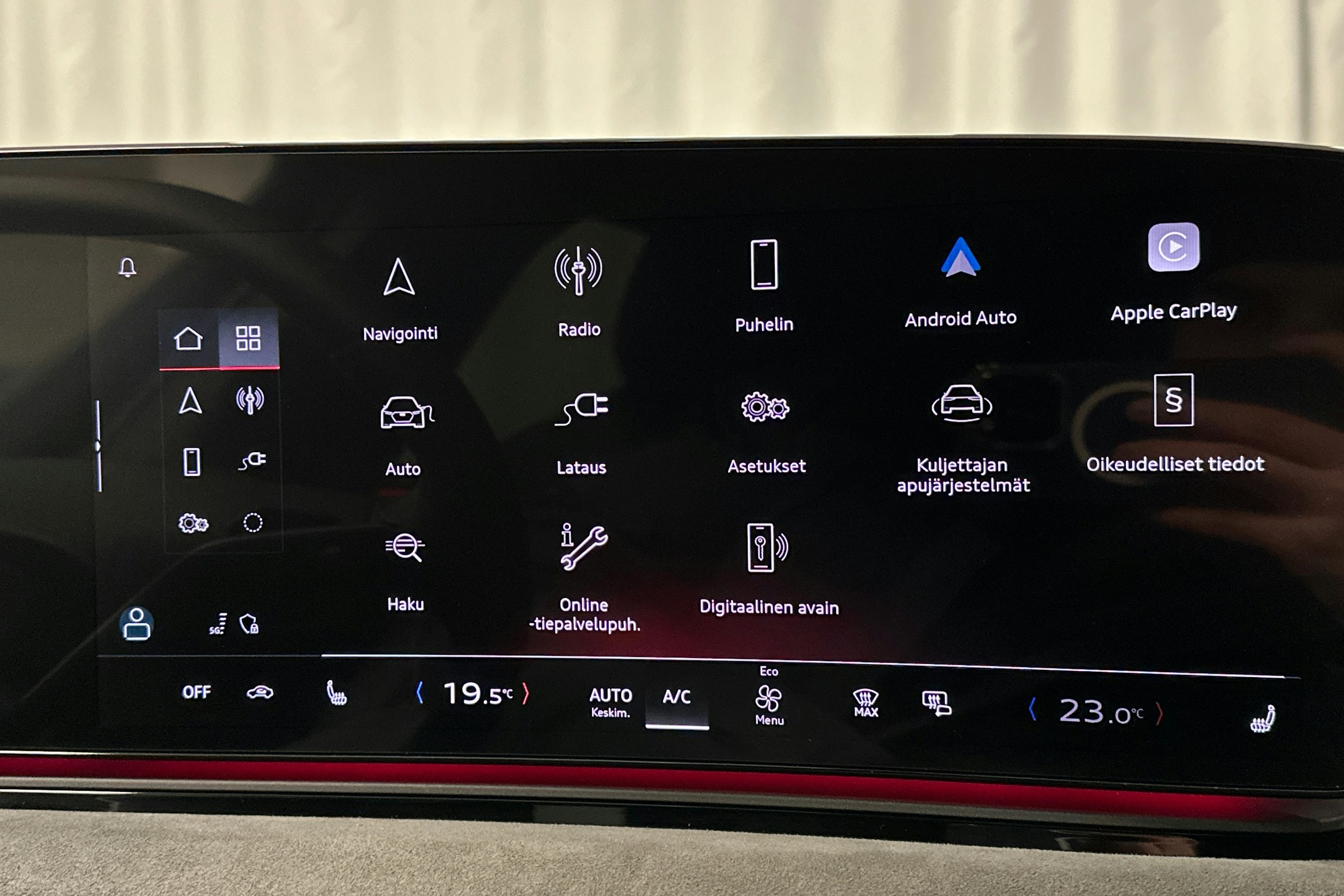 musta Audi S6 e-tron 2025 kuva 28.