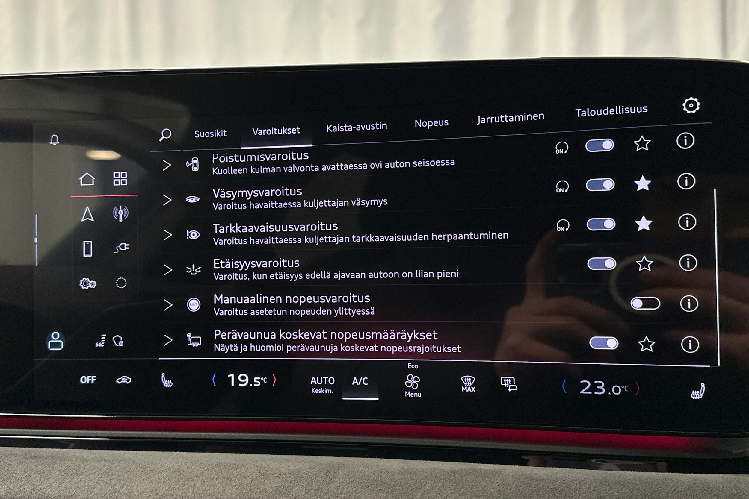 musta Audi S6 e-tron 2025 kuva 33.