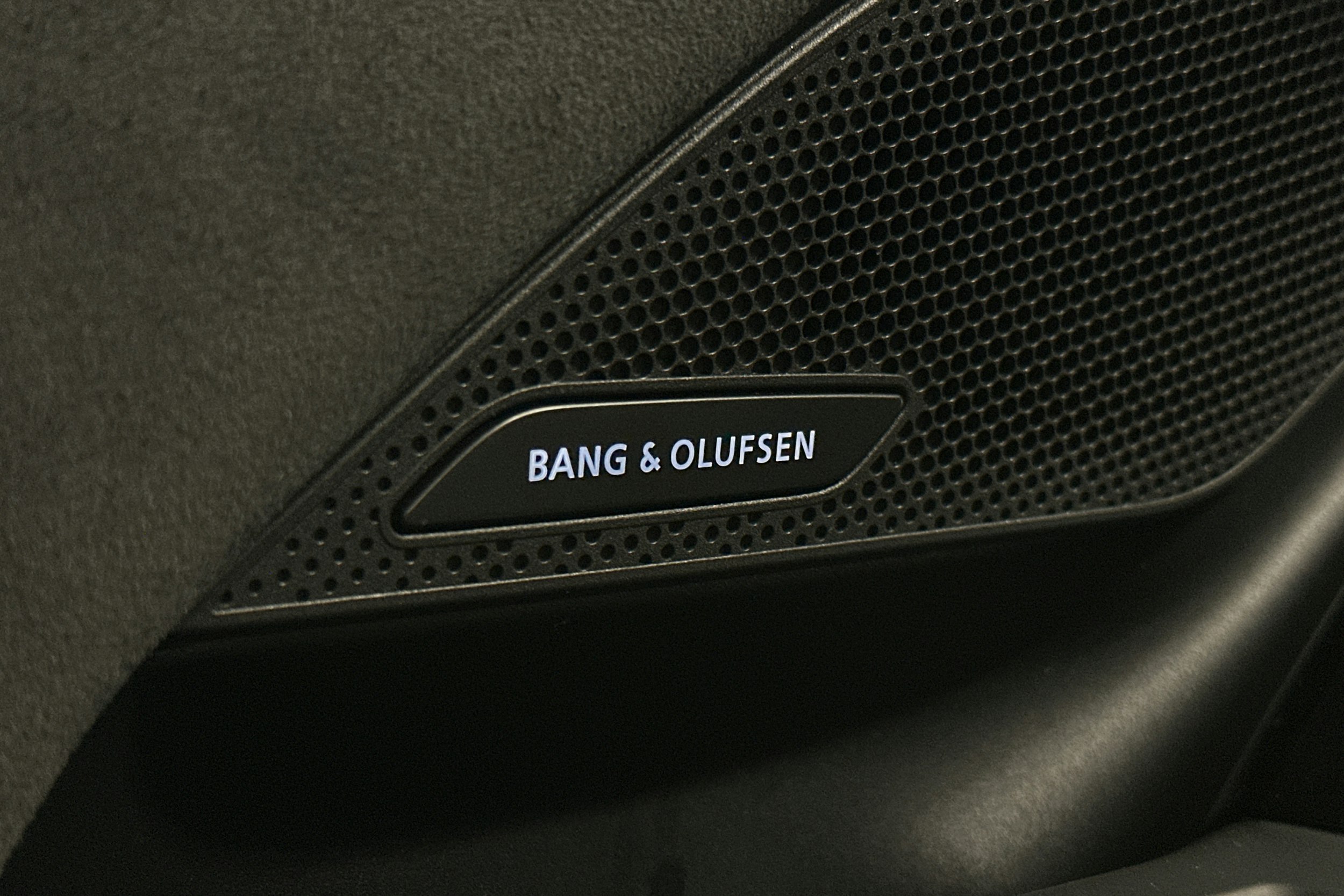 musta Audi S6 e-tron 2025 kuva 40.