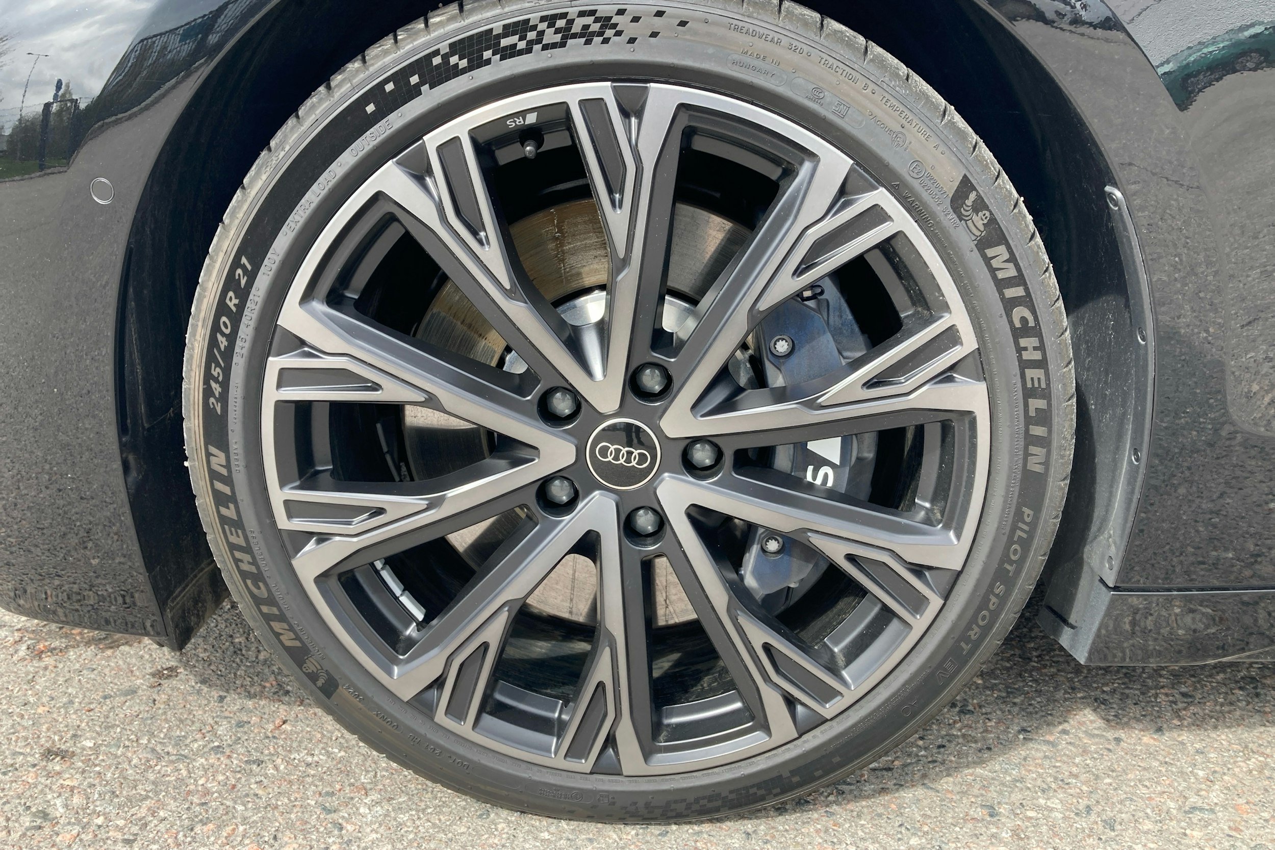 musta Audi S6 e-tron 2025 kuva 9.