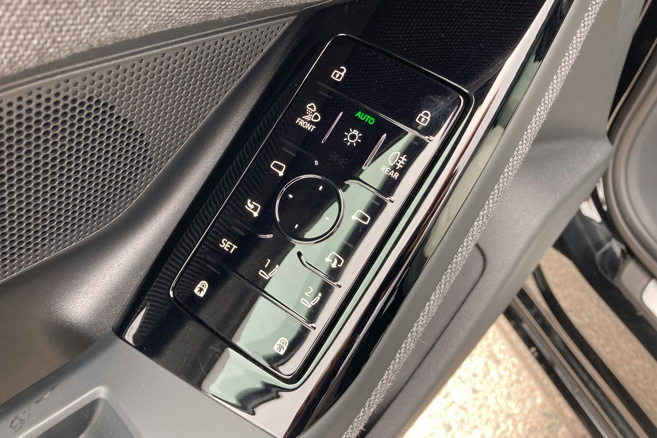 musta Audi S6 e-tron 2025 kuva 13.