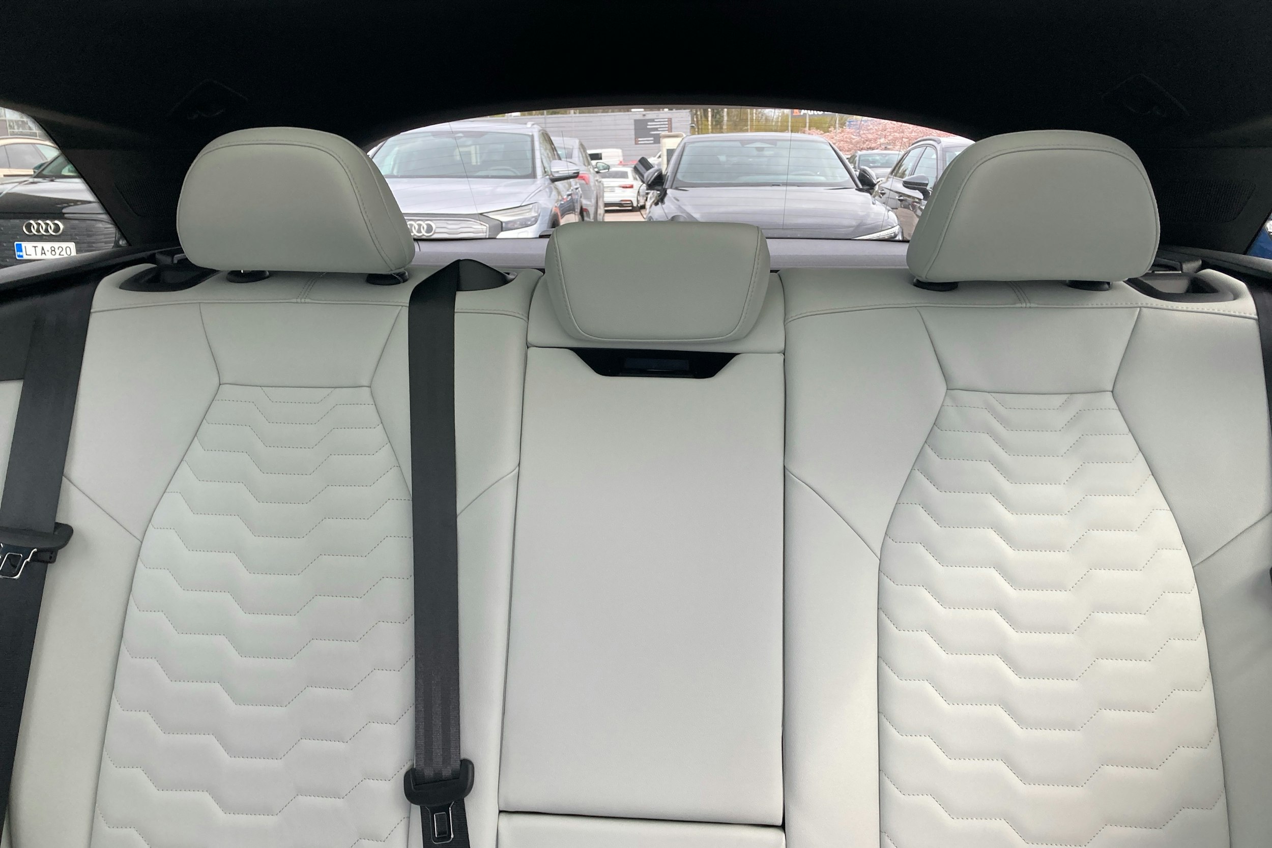 musta Audi S6 e-tron 2025 kuva 20.
