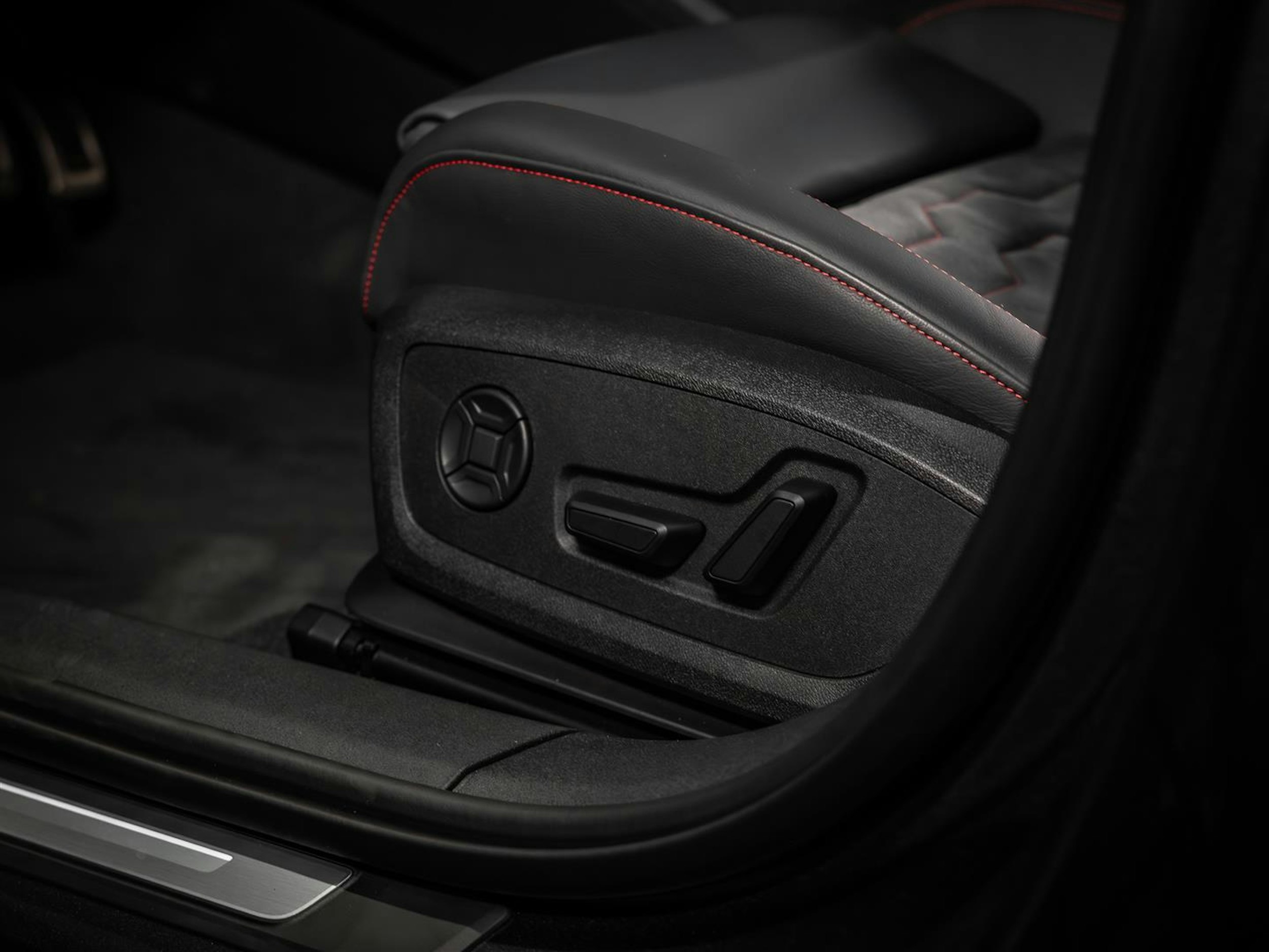harmaa Audi S6 e-tron 2025 kuva 24.