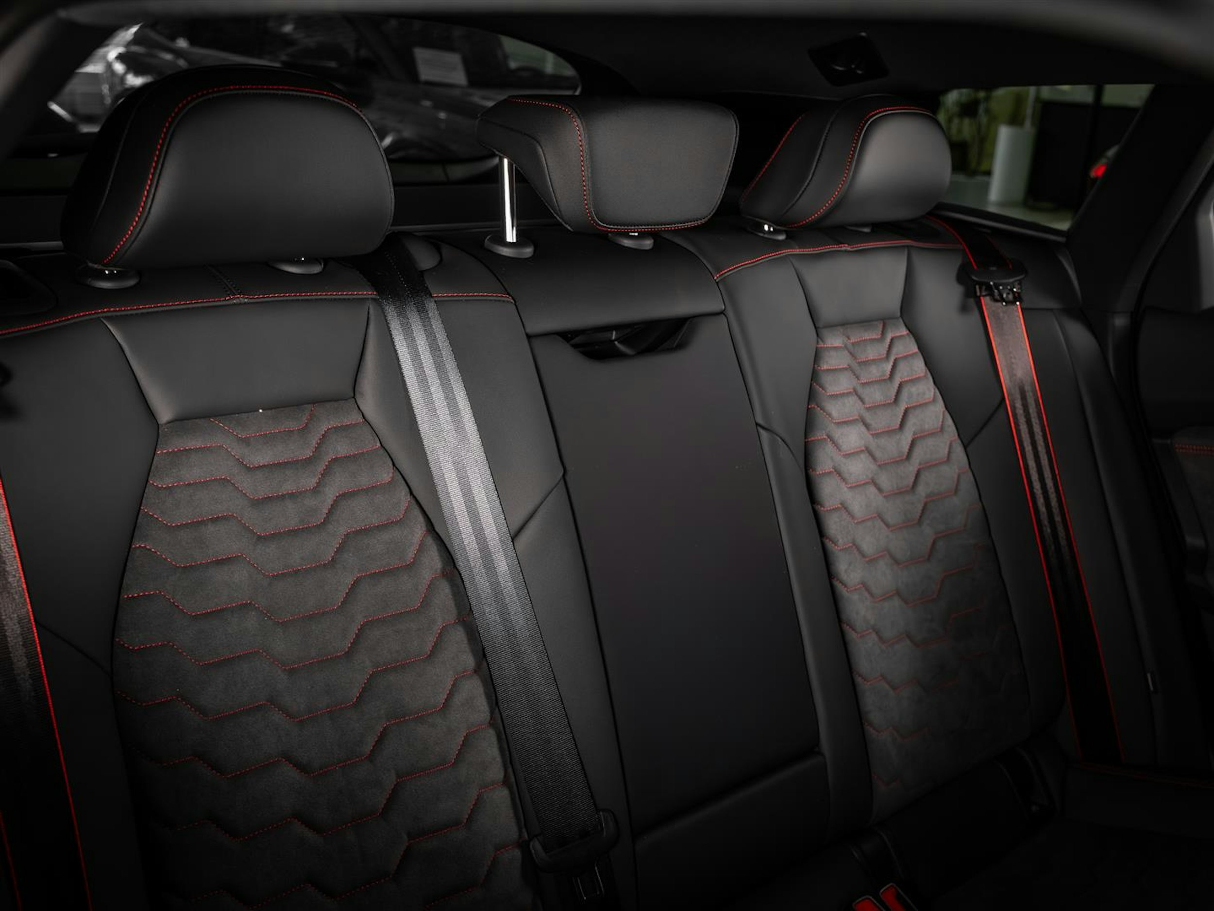 harmaa Audi S6 e-tron 2025 kuva 26.