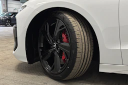 valkoinen Audi S6 e-tron 2025 kuva 10.