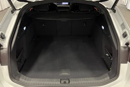 valkoinen Audi S6 e-tron 2025 kuva 11.