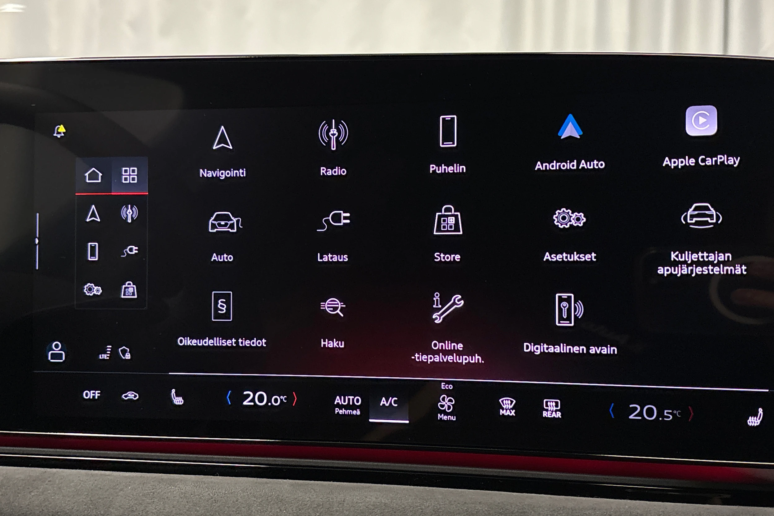 valkoinen Audi S6 e-tron 2025 kuva 25.