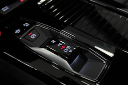 valkoinen Audi S6 e-tron 2025 kuva 36.
