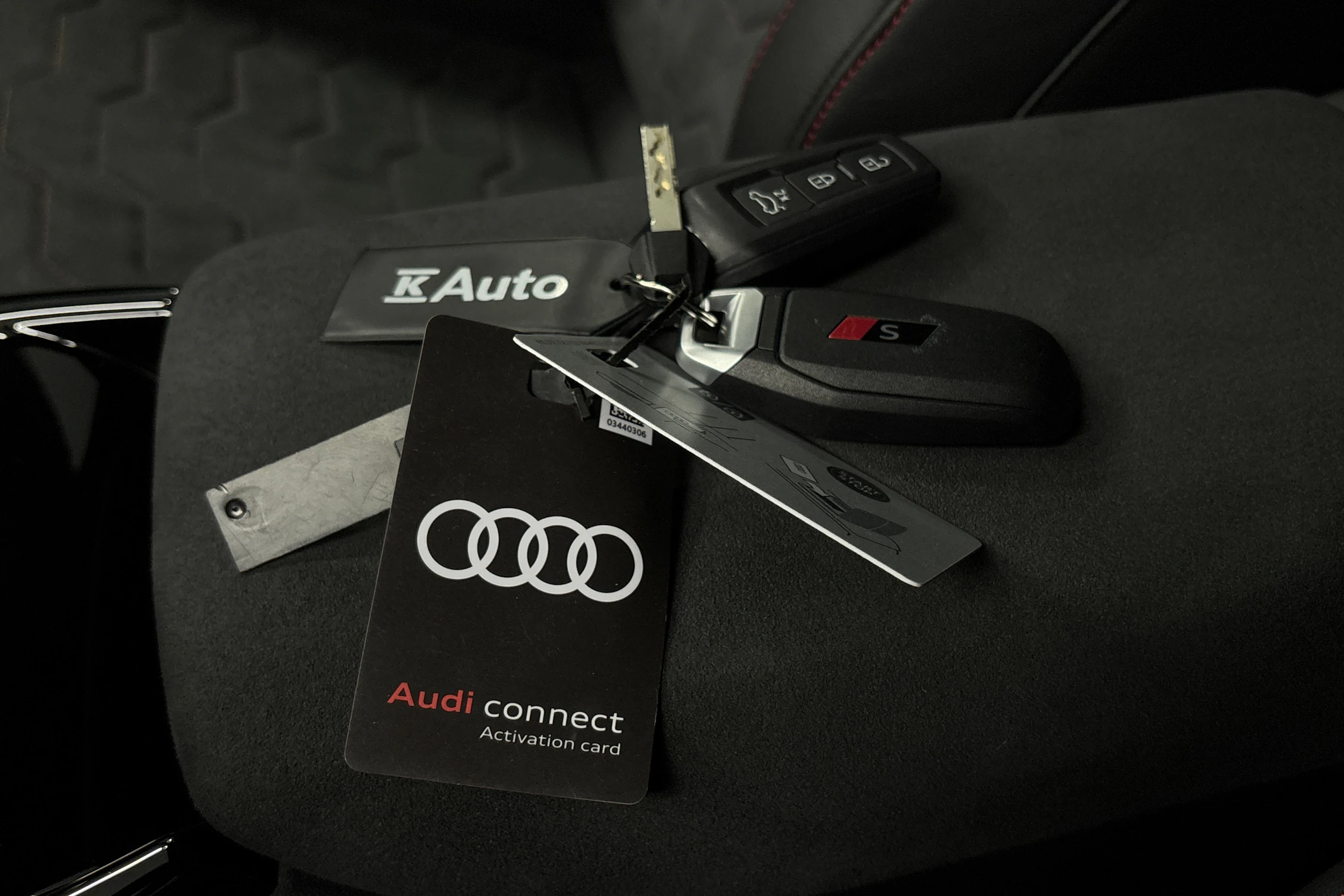 valkoinen Audi S6 e-tron 2025 kuva 40.