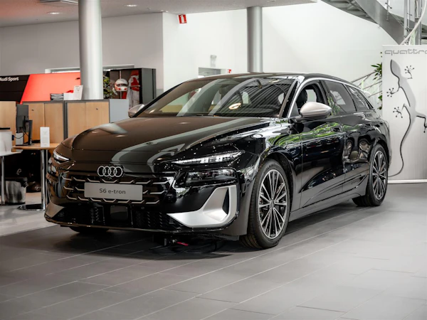 Audi S6 e-tron S6 e-tron Avant 370 kW I Mukautuva ilmajousitus Sport I S-sisätilapaketti urheiluistuimilla I