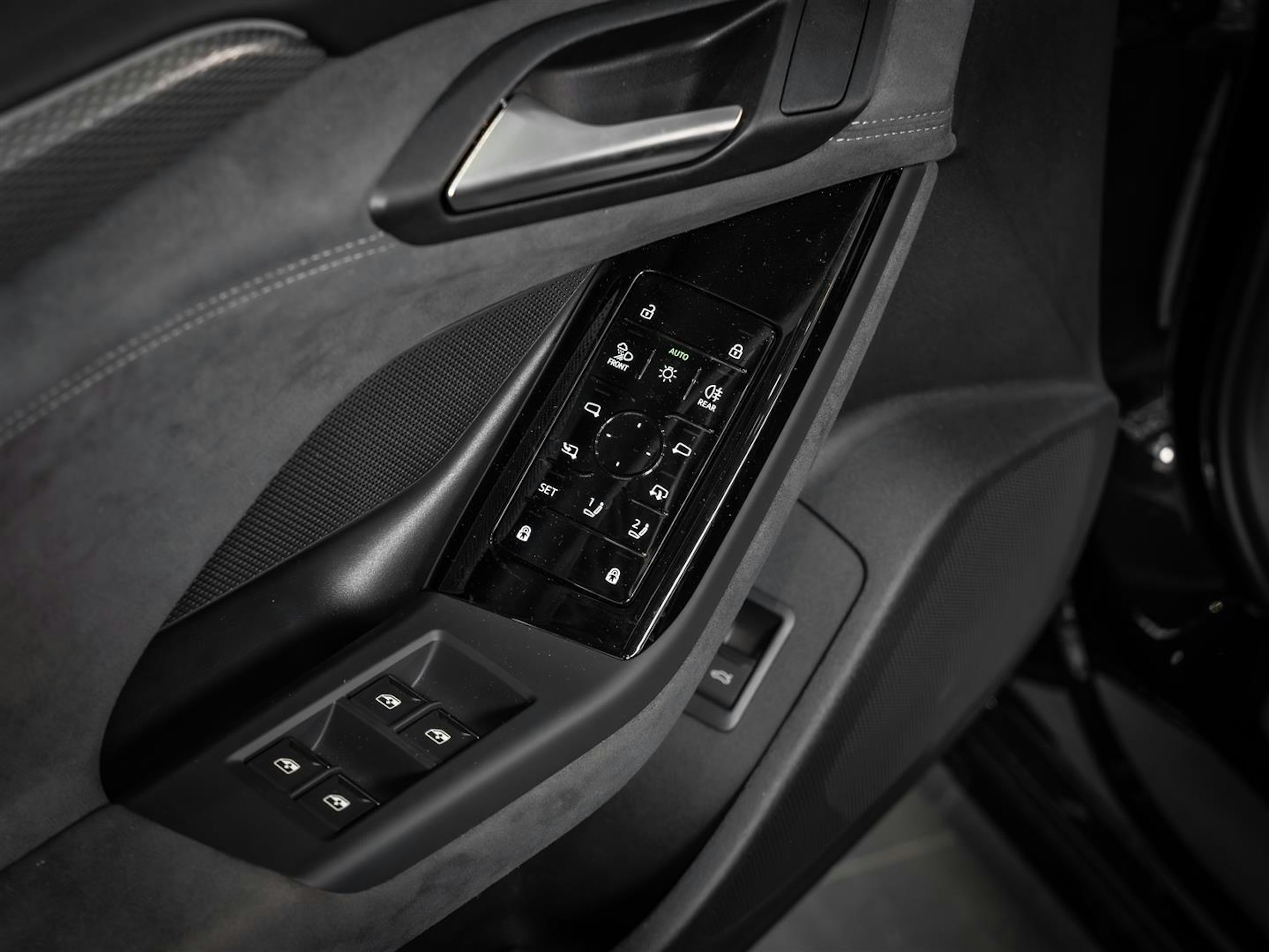 musta Audi S6 e-tron 2025 kuva 19.