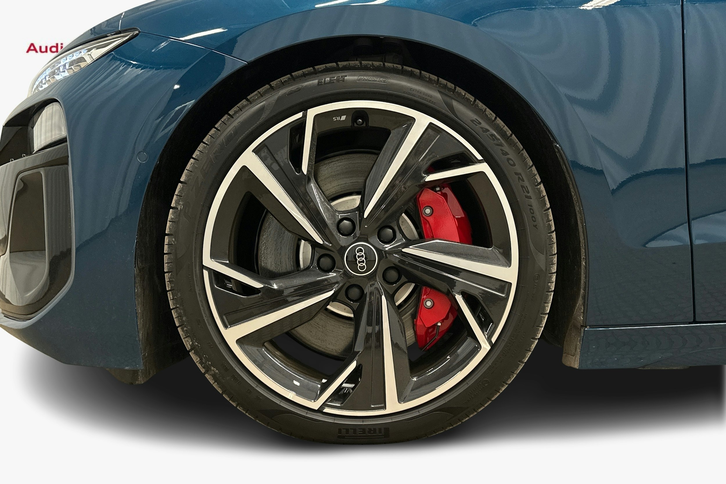 sininen Audi S6 e-tron 2025 kuva 11.