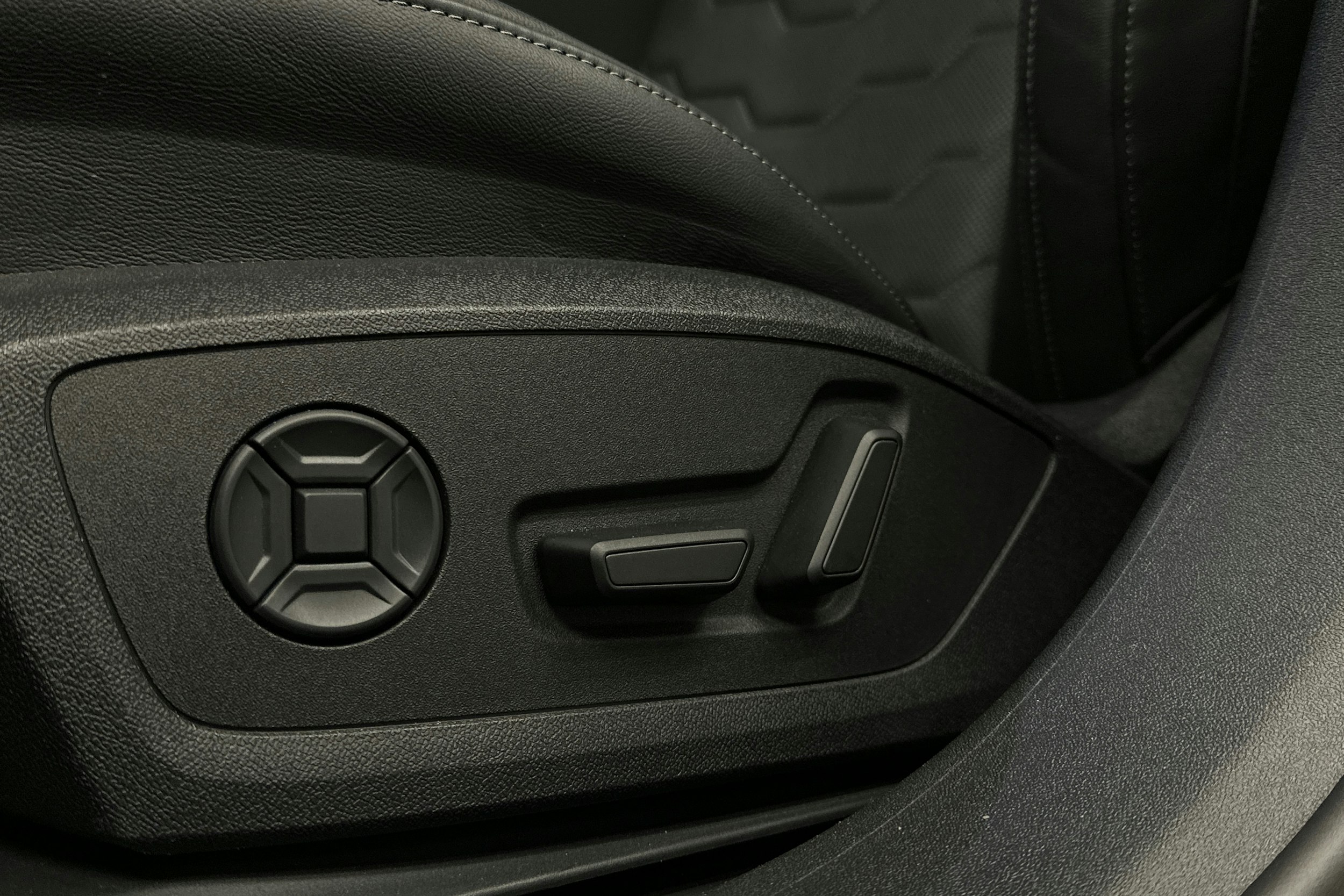 sininen Audi S6 e-tron 2025 kuva 34.