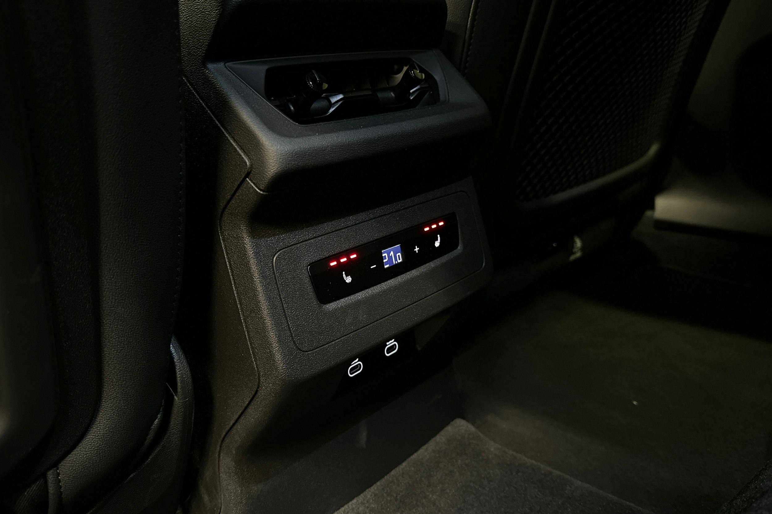 sininen Audi S6 e-tron 2025 kuva 37.