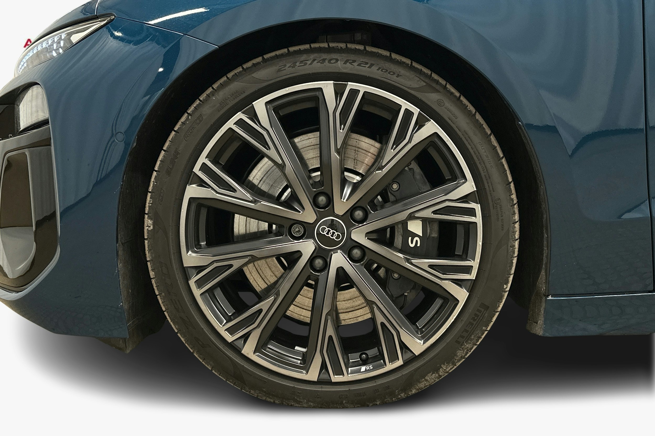 sininen Audi S6 e-tron 2025 kuva 11.