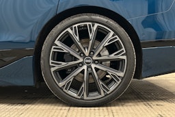 sininen Audi S6 e-tron 2025 kuva 12.