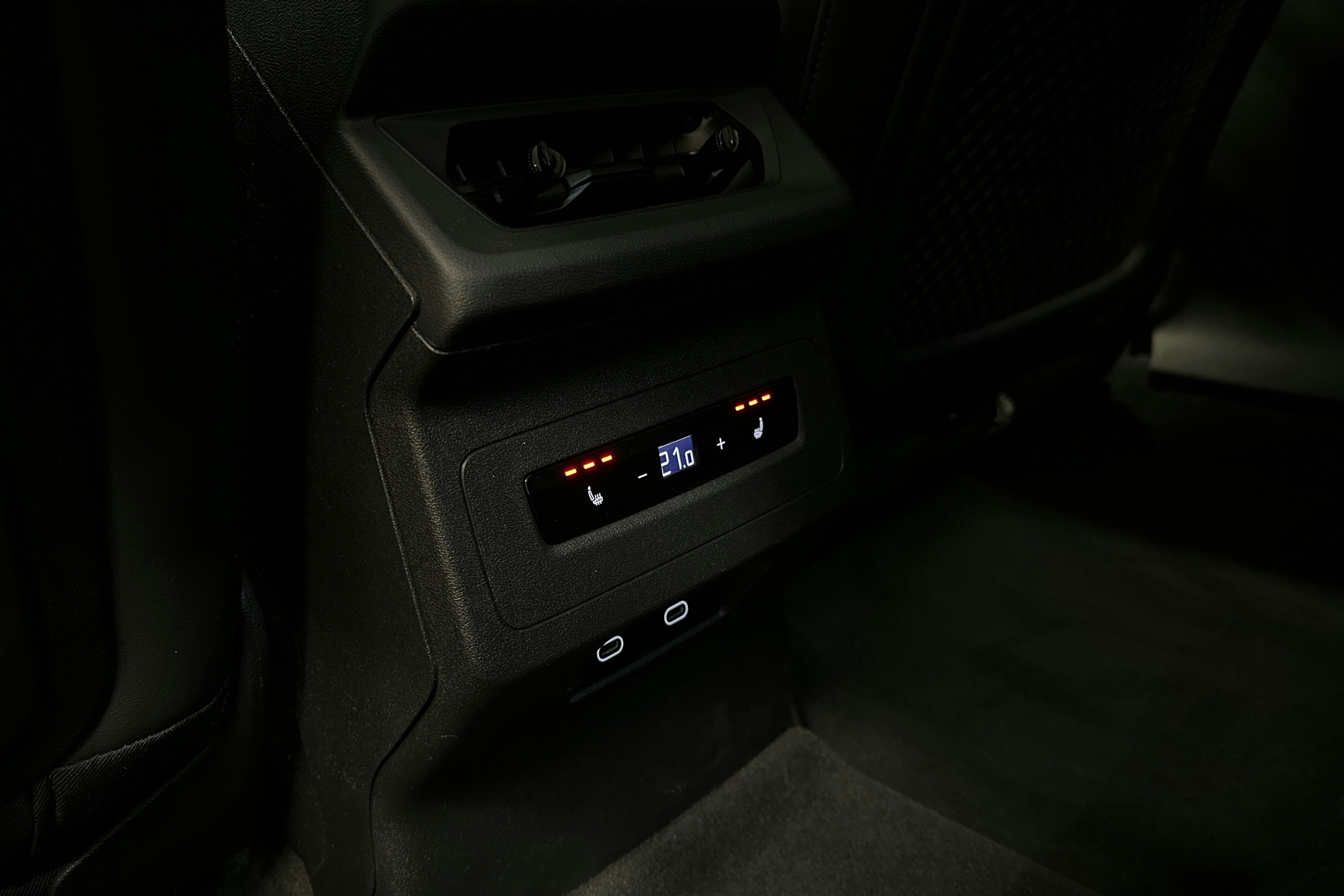 sininen Audi S6 e-tron 2025 kuva 37.