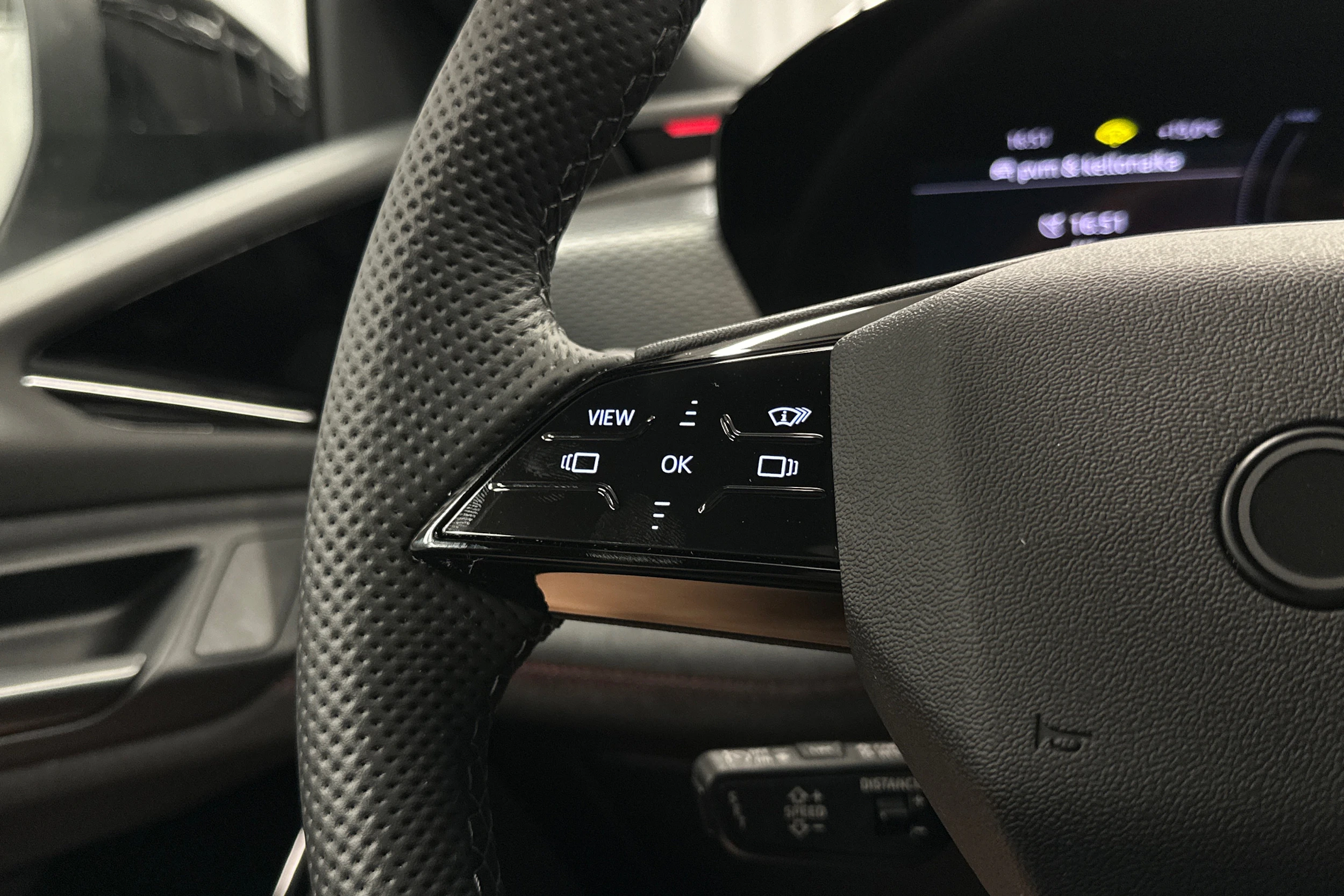 valkoinen Audi S6 e-tron 2025 kuva 11.