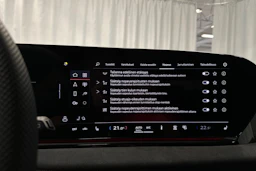 valkoinen Audi S6 e-tron 2025 kuva 22.