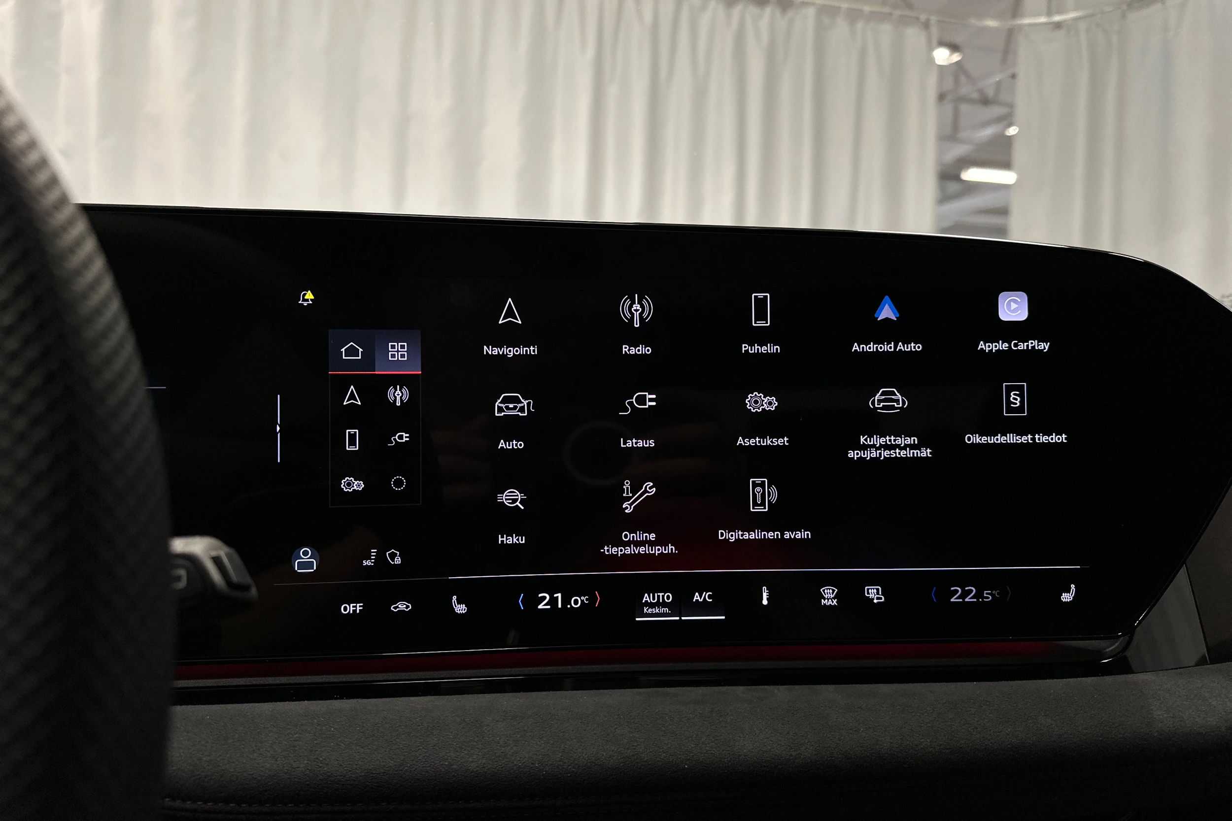 valkoinen Audi S6 e-tron 2025 kuva 24.