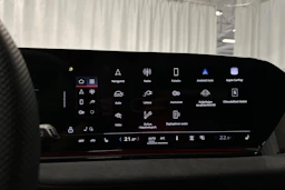 valkoinen Audi S6 e-tron 2025 kuva 24.