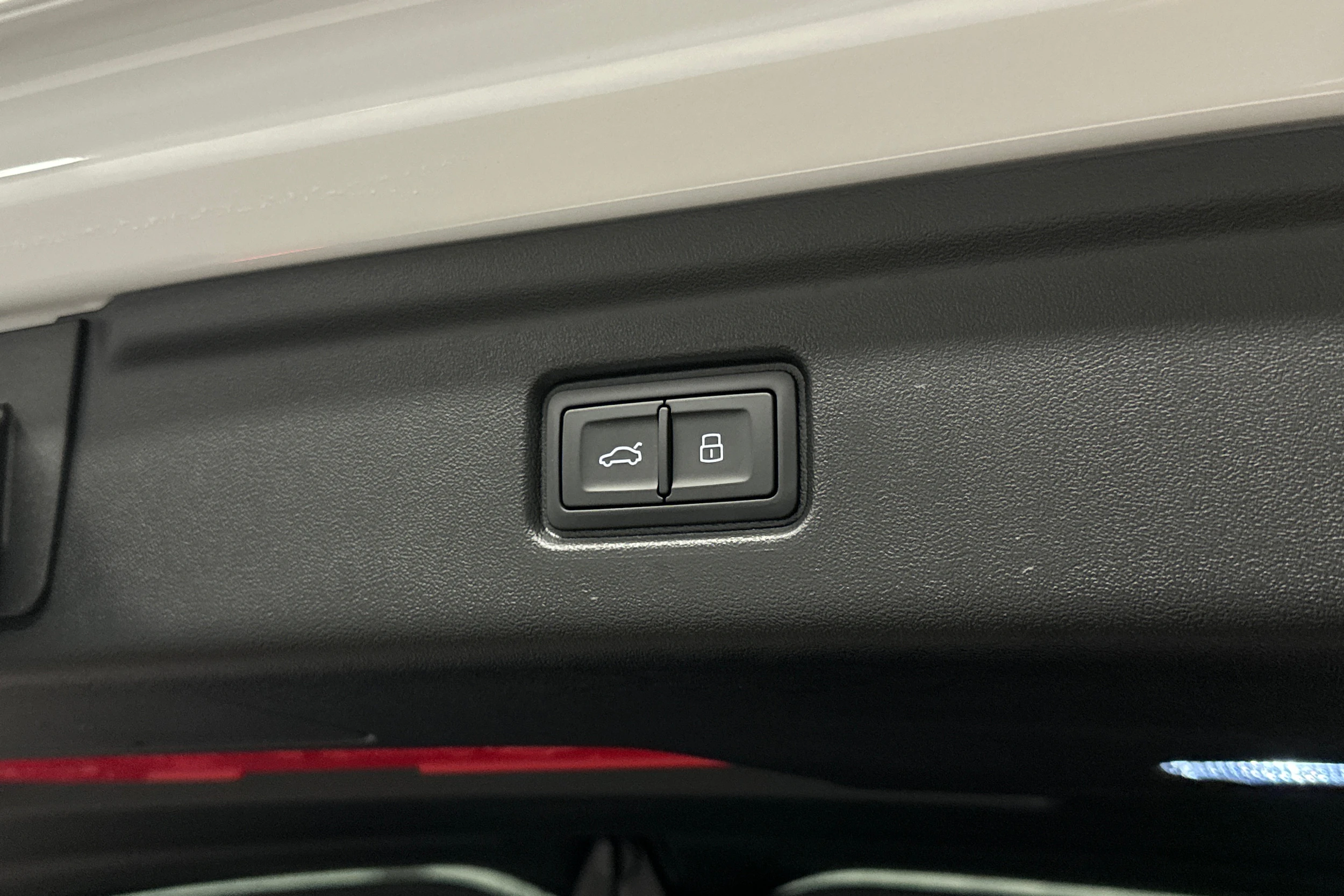 valkoinen Audi S6 e-tron 2025 kuva 33.