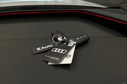 valkoinen Audi S6 e-tron 2025 kuva 35.