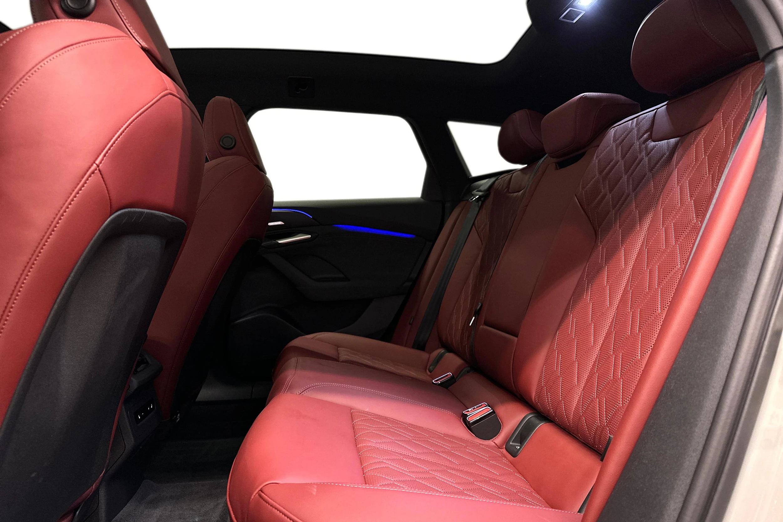 keltainen Audi S6 e-tron 2025 kuva 8.