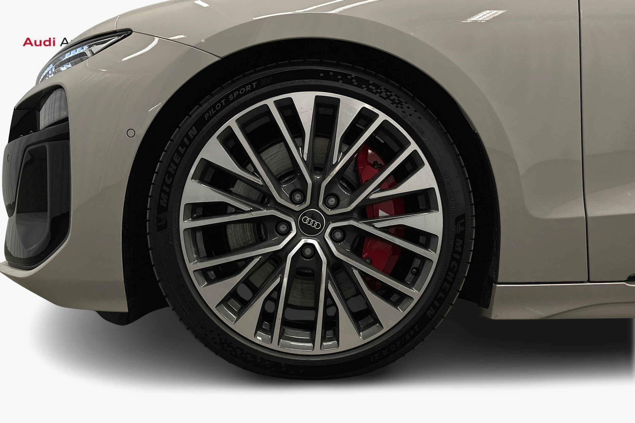 keltainen Audi S6 e-tron 2025 kuva 9.