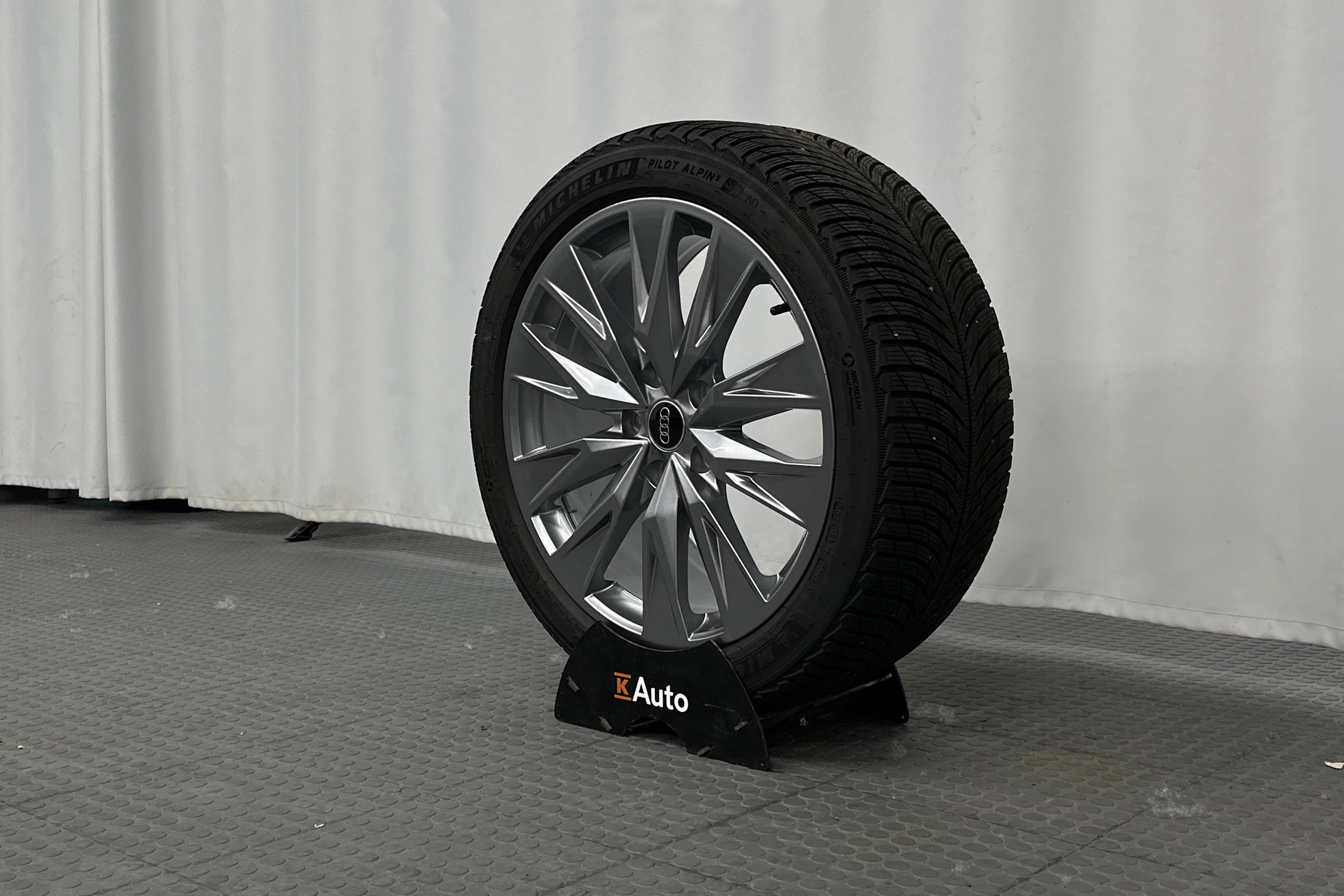 keltainen Audi S6 e-tron 2025 kuva 10.