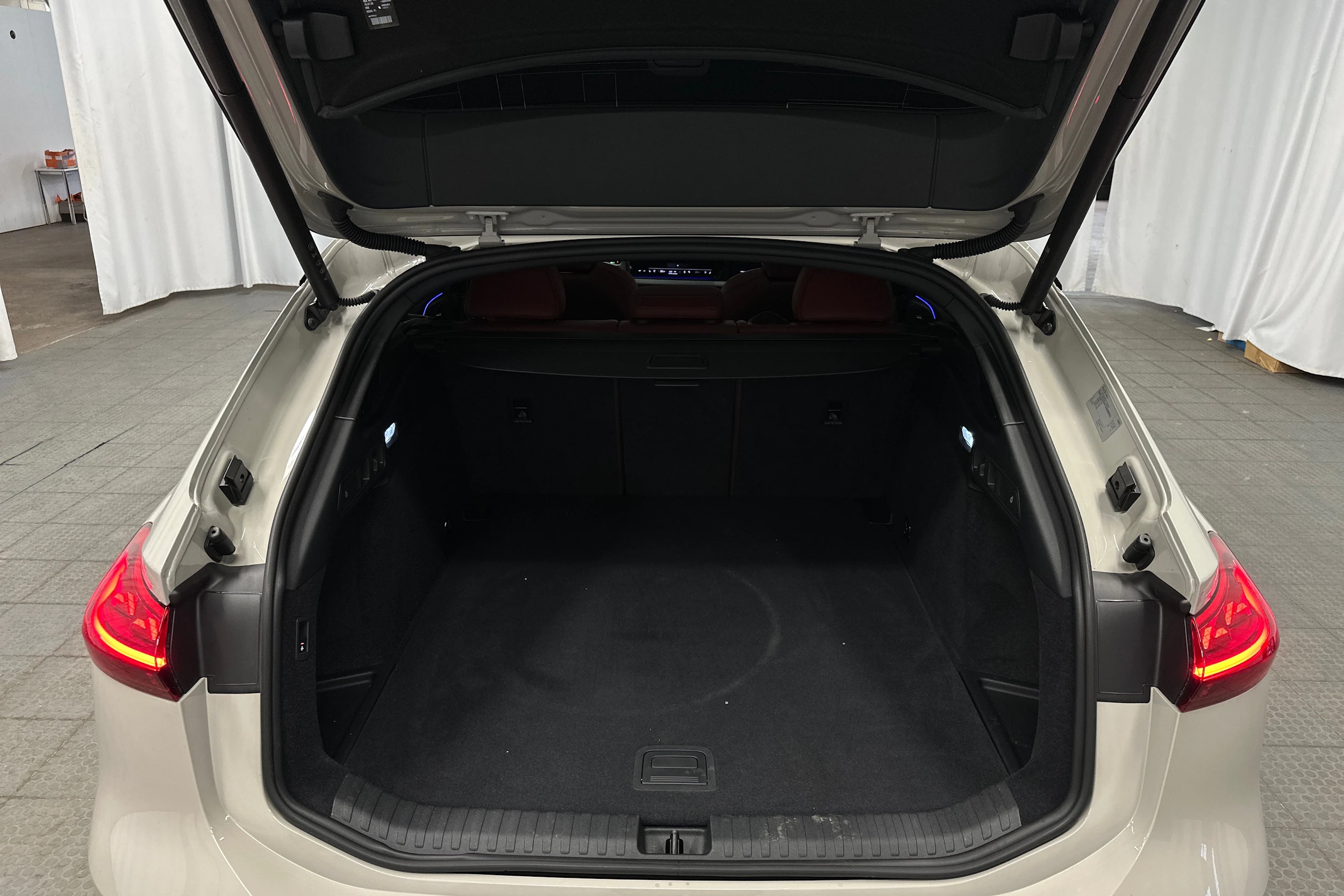 keltainen Audi S6 e-tron 2025 kuva 29.