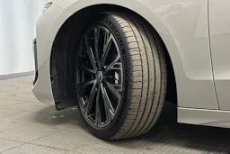 beige Audi S6 e-tron 2025 kuva 10.
