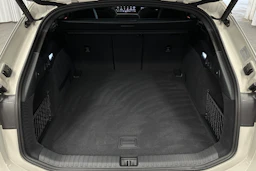 beige Audi S6 e-tron 2025 kuva 11.