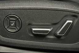 beige Audi S6 e-tron 2025 kuva 15.