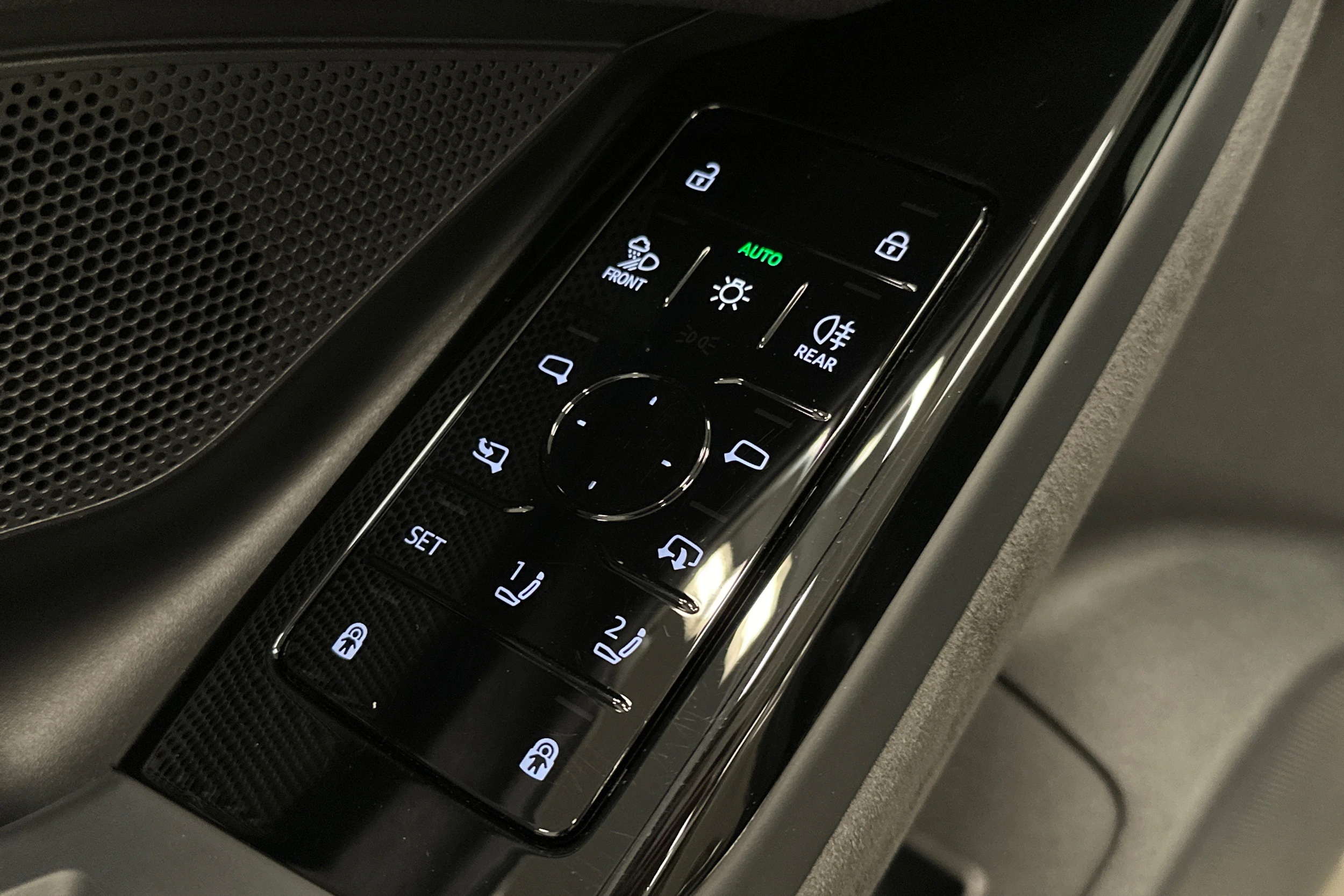 beige Audi S6 e-tron 2025 kuva 16.
