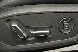 beige Audi S6 e-tron 2025 kuva 17.