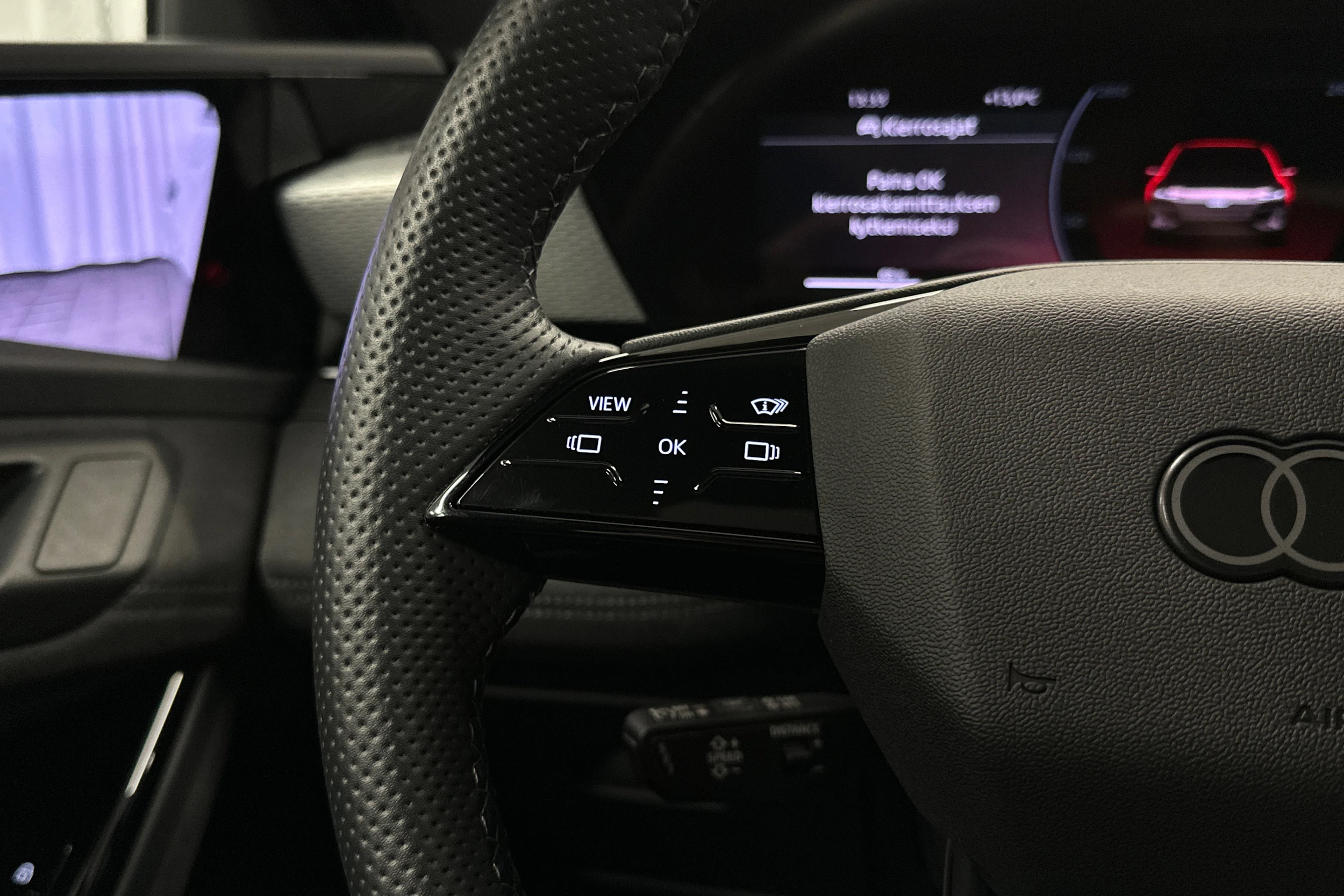 beige Audi S6 e-tron 2025 kuva 20.