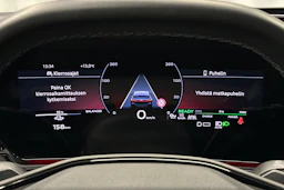 beige Audi S6 e-tron 2025 kuva 23.