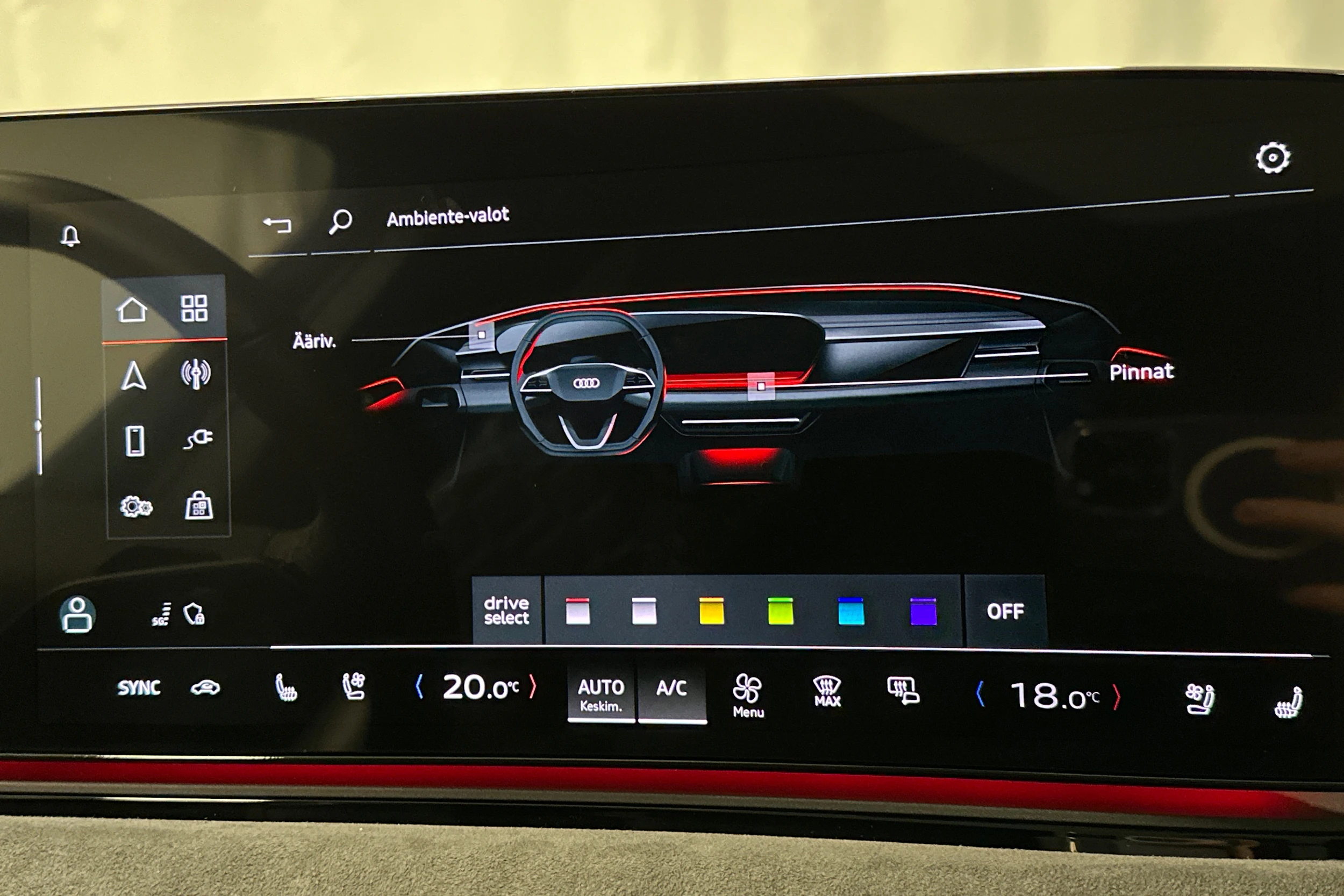 beige Audi S6 e-tron 2025 kuva 27.